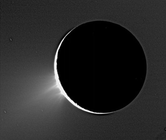 708px-fountains_of_enceladus_pia077581_darkwast.jpg?type=w3