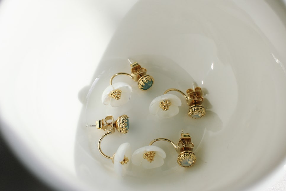 <b><p>Camellia earring A taste sniper Uque Good</p></b><b><p>椿 イヤリング お好み狙撃 ユニークな ポイントサイクル良い 20代の女性 ラブリーな</p></b><br /><br /><p align='center'>